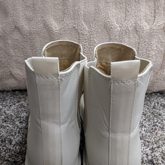 Soda Pilot Ankle Boots - Picture 6 of 9